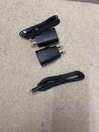 شاحنتين للبيع سعر الواحد 30 نوع الشاحنة USB-C الرقم للأتصال : 07736605...