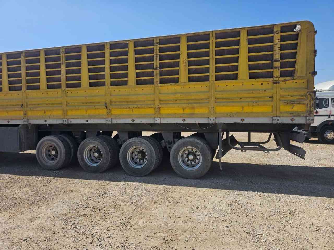 عربانه جناب 13/60 شاصي حدادي حجم 16 اربع دناكير صيني تايرات نص عمر السعر 150 وبيه مجال متواجد في معرض بغداد الحديث  العنوان الانبار الرمادي منطقه الشراع الخط السريع للتواصل ***********
