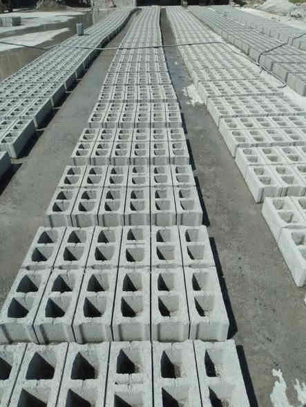 يوجد بلوك (قلاب)درجة اولى طريق الباوية سعر(1000) بلوكة  ب450 الف مطروح بالمعمل توصيل كافة مناطق  ديالى  وبأسعار مناسبة  للتواصل عل الرقم أو الوتساب ***********
