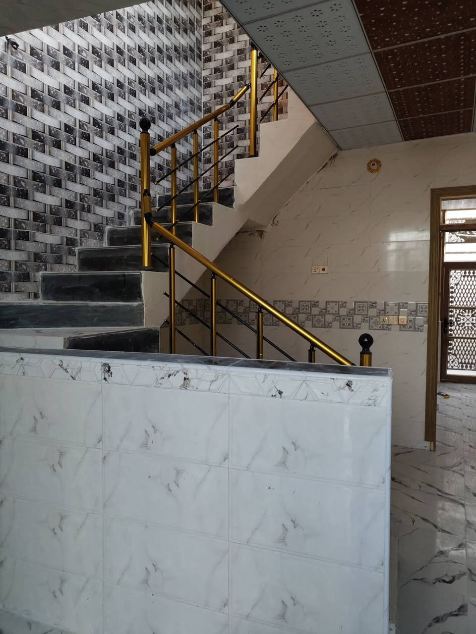 ✨
بيت 50مترقرب مجمع سيد اسماعيل 
  بيت جديد شغل درجة اولى 
خدمات ماء ومجاري وكهرباء  عرض الشارع 10م
العنوان كربلاء قرب مجمع سيد اسماعيل السكني
قرب جامعة كربلاء قرب مدينة الزائرين 🛣️
السعر 31 مليون سند ٢٥قرار محكمة مكاتبة مع صاحب الأرض مباشر يبعد عن لامام الحسين اقل ١٠دقائق بلسيارة 
للاستفسار الاتصال على الرقم التالي 
*********** اتصال واتساب 
***********  اتصال واتساب 
يبعد عن لامام الحسين اقل ١٠ دقائق بالسيارة
#عقارات
