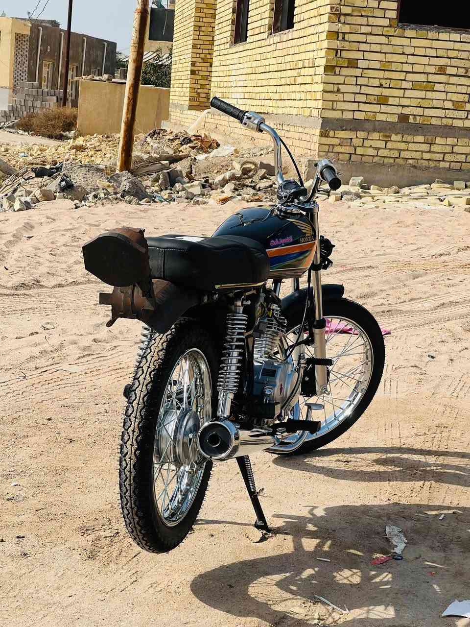 سلام عليكم دراجه شاصي ارشه اوراق  17 معمره صارله 20 يوم تعميره كلش حلوه مكينه سيجي نامه سعره 950 وبيه مجال حك الجيه ***********
