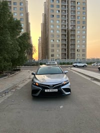 كامري seبلاص 2024 هايبرد  بابتين صبغ جاملغ مبدل اصلي بلادي  قطعتين تبر...