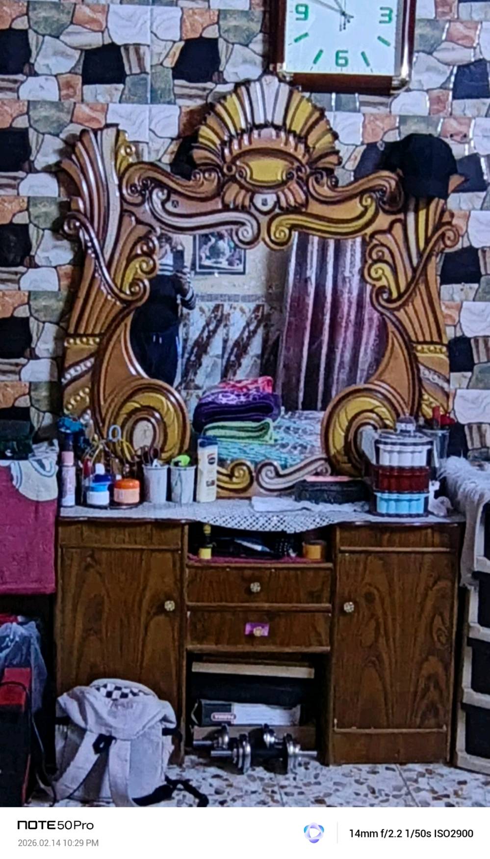 🔺غرفة نوم سوگيه نظافه 80٪ 
سرير + كنتور + ميز تواليت + زاويه
750 وبيها مجال بسيط....... 

🔺ميز طعام يتكبر ويتصغر بدون كراسي 
750.000 وبيها مجال بسيط..... 

🔺سرير اطفال طابقين  عدد 2 يعني 4 چرابي  مستعملات نص عمر 
100 الف وبيهن مجال  