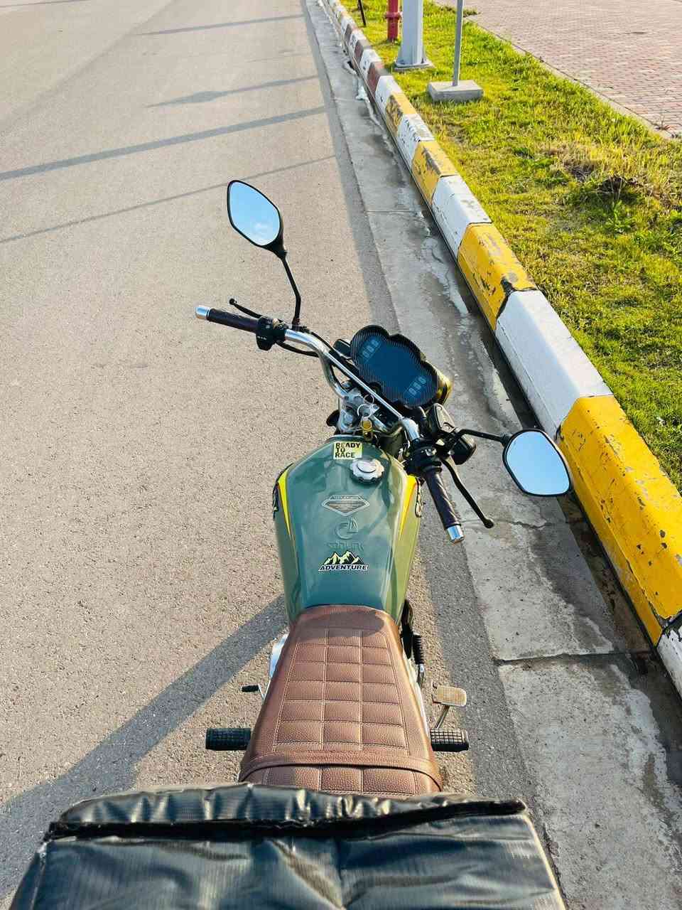 السلام عليكم
دراجة للبيع مكينة200 جديدة إستعمال قليل 
خمسه گير سونلنك
السعر 700 وبيها مجال 
عنواني بغداد بسمايه
***********
