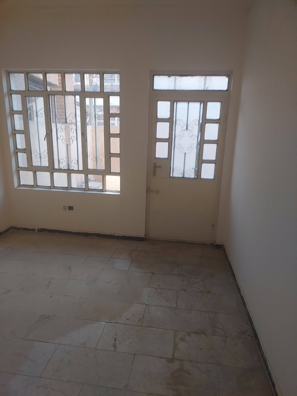 دار للبيع مساحة ١٠٠ متر حي الجهاد ال95 قرب شارع العام خلف البشير 2 وسوق الشعبي مربع الذهبي نظافة ١٠٠/١٠٠ ٣ غرف نوم وصاله ومطبخ وملحقات كاملة
للاستفسار اتصال او مراسلة الرقم ***********
