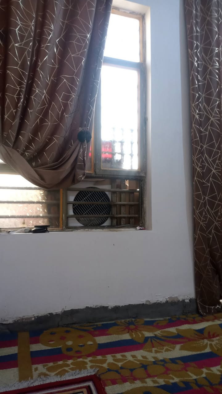 بيت للبيع بناء حديث طابوق خدمات ماء كهرباء نت مجاري سند 25 حي دجله قرب حي النصر  المساحه 100م السعر خاص قابل للتفاوض رقم الهاتف ***********
