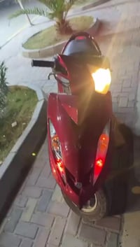 دراجه جي تي ار نوزل خطين الدراجه لون كرزي ابلادي ختم واحد والكرزي مميز...