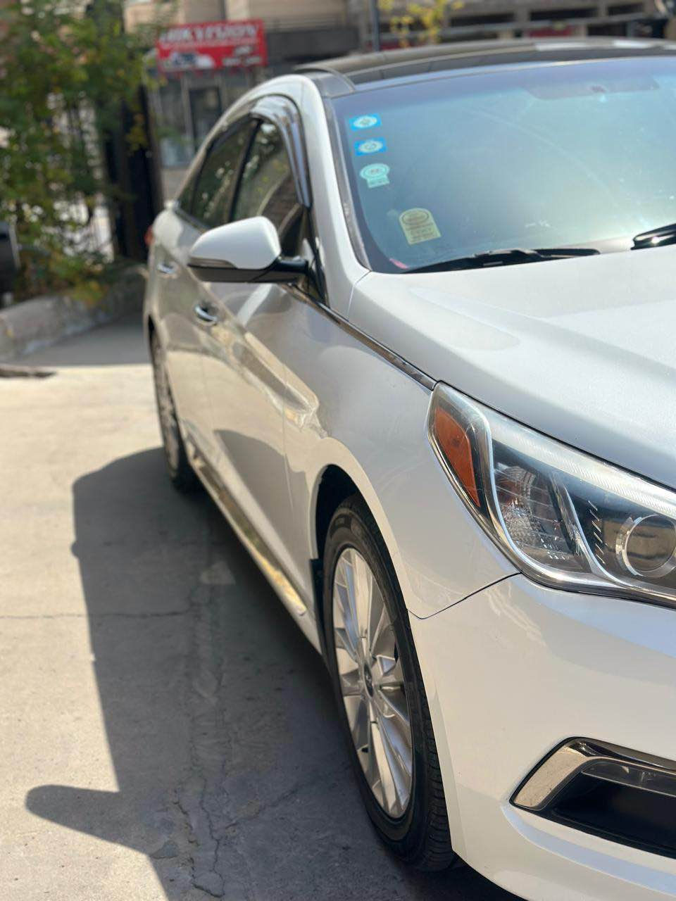 للبيع سيارة: هيونداي سوناتا 2015  لمتدد فول 
•الرقم: بصره دولي بسمي 
•المواصفات :
▪️المحرك: 2400 جي دي اي 
▪️لايتات زينون اصل. عالي ناصي 
▪️نضام ترحيب
▪️بصمات للأبواب مع بصمة تشغيل 
▪️بردات بلادي 
    دشبول مطعم بصاج ملكي + الابواب
▪️قمارة بانوراما قطعتين 
▪️حساس خلفي
ستيرن هيتر 
▪️رادار جانبي (نقط عمياء) بالمرايا الجانبي
▪️اشاير بالمرايا الجانبية
▪️كامرة خلفية قلاب اصل مع الستيرن
▪️شاشة الدشبول حجم كبير للتحكم بأيعازات السيارة
▪️گشن خزن ميموري
▪️تحكم فول كهرباء للكراسي
▪️تدفئة وتبريد للگشنات الأمامية والخلفية 
▪️تبريد قطعتين امامي وخلفي
▪️3 وضعيات للقيادة
▪️سستم صوت كامل بلادي + دمام بلادي
▪️تحكم ستيرن جهتين بلوتوث وحاكية وكروس سرعة وتحكم صوت 
▪️نظام ABS مانع انزلاق
سياره كفاله ما عده البنيد مصبوغ  مكان بدون فتح سبب الصبغ اثر تقشير 
▪️السعر : (155)
▪️رقم الهاتف : *********** البصرة, العراق
