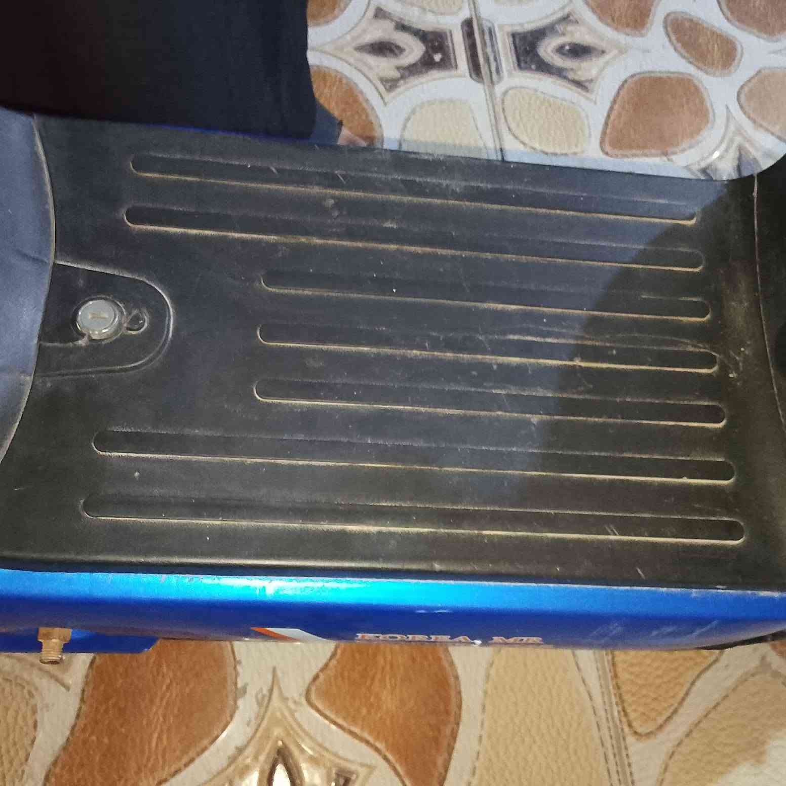 سلام عليكم دراجه للبيع كهرابيات كلشي شغاله سرعه 60 سعر 300 وبي مجال رقم الهاتف ***********
