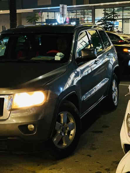 جيب لاريدوللبيع المديل 2012بيهه 3قطع صبغ السعر 145وبيها مجال مكان السياره بغداد الشراي يتصل على  ***********/***********
