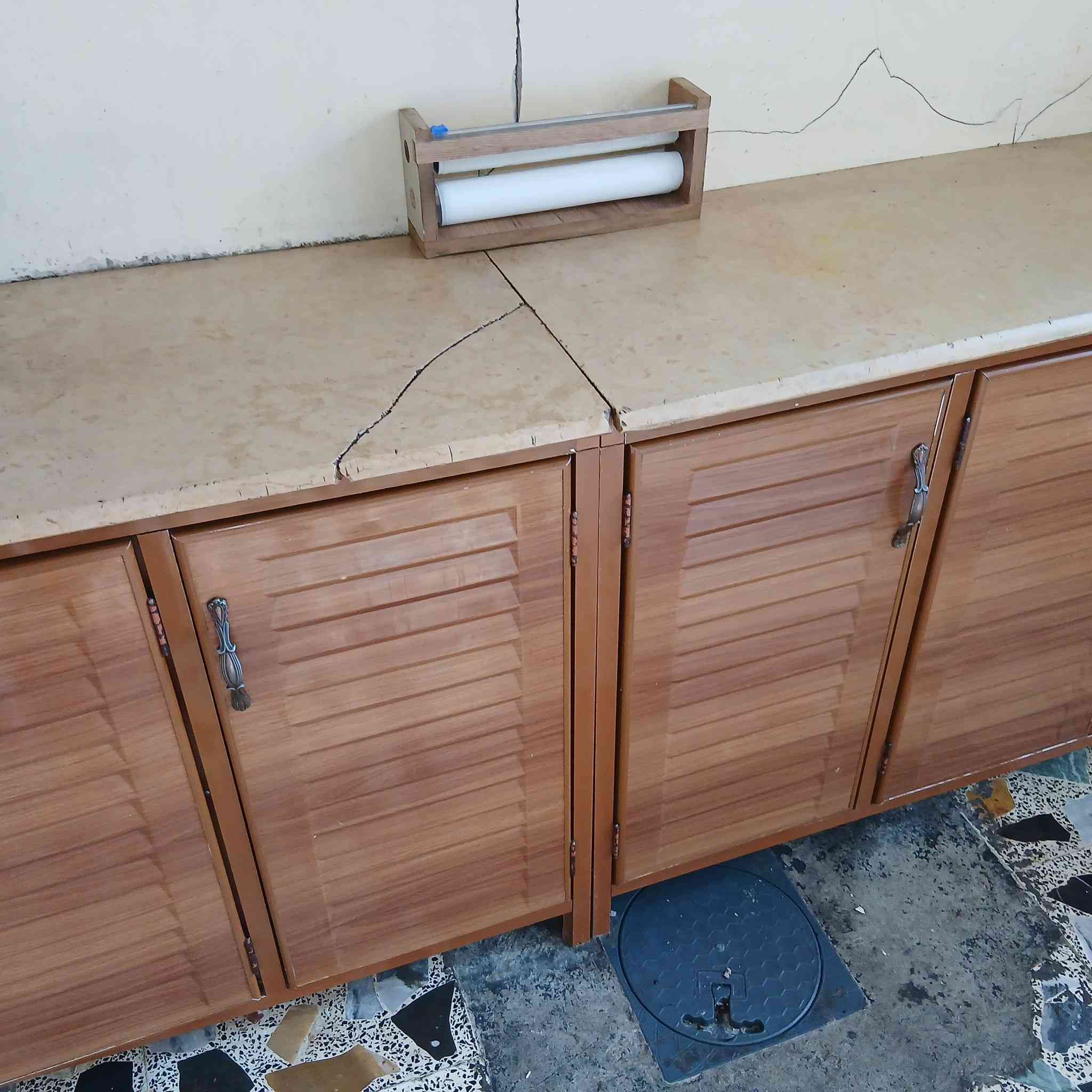 كاونتر للبيع السعر 150 الف
العنوان كربلاء حي العامل سوق الاخير 
للتواصل: ***********
