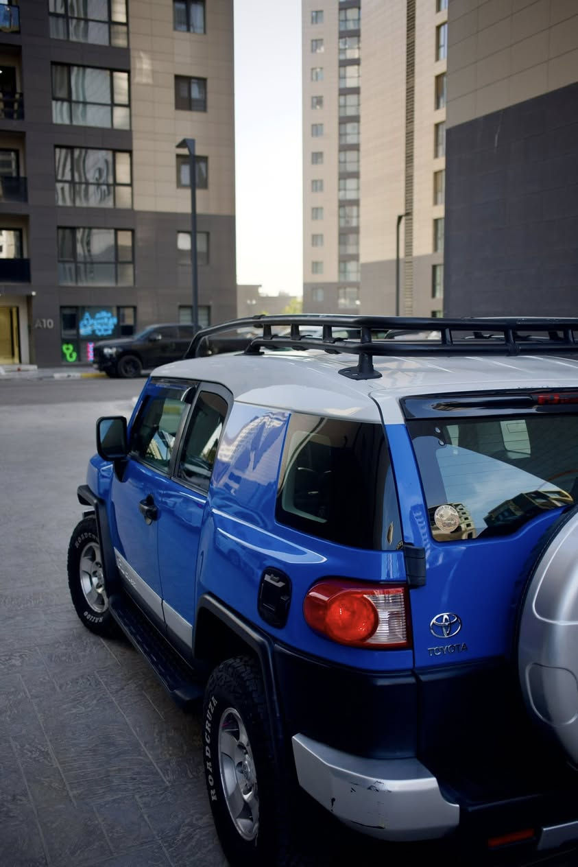 اف جي كروزر 2008 خليجي وكالة الفطيم
كلين تايتل بدون ضربة رقم بغداد باسمي
. لون ازرق السياره بلادية.
. محرك كير مكفول 
. كشنات جلد.
. تايرات نقشة BF كودريج.
. عليها منظومة غاز والخزان اسفل السياره بدون اخذ من مساحة الصندوق.
صدر جديد امامي خلفي قبل شهرين بدلته
نظام كامرات امامي خلفي
البنيد شويه بي جراد وهذا الشي معروف بال FJ
. السياره عليها عزل كامل للصوت والهواء طبقتين المنيوم وفوم عازل على كل اجزاء السياره موضح بالفديوات .
. ماشية 318,000 كيلو
بيها اقل من شبر صبغ موضح بالصور 
سعر السيارة 17,500 بيها مجال بسيط
رقم الهاتف : ***********
المكان بغداد / حي الحسين
