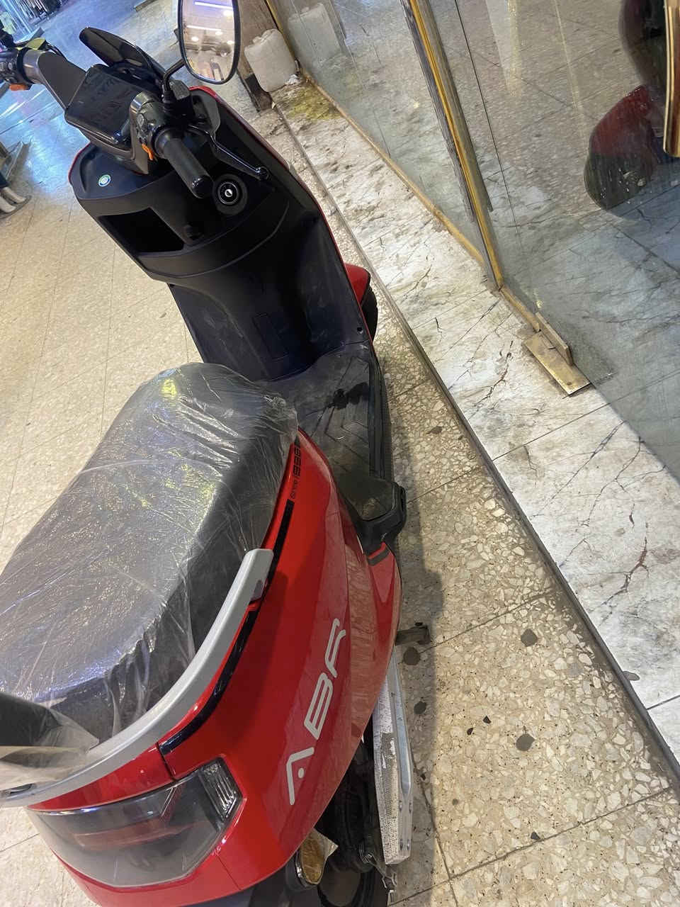 سعرها ٦٨٠ وبيها مجال قليل مكاني بغداد حي العامل رقمي 
***********
