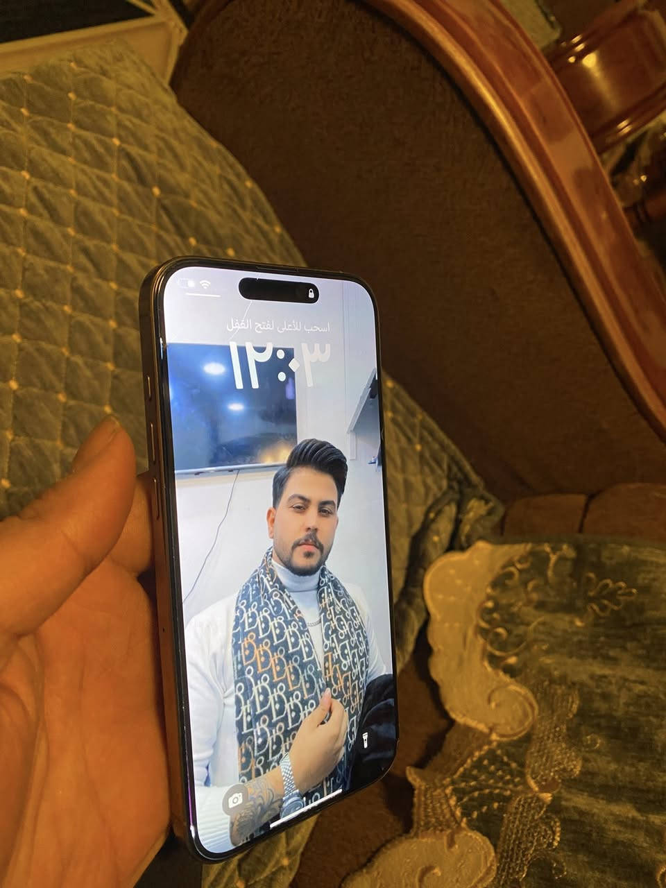 سلام عليكم 16 برو ماكس للبيع ذاكره 256  البطاريه 100 مشحون 176 مرا بعده بضمان ماستر اول استخدام ب تموز جهاز شخط واحد مابي  جديد كلش نضيف ويا كارتون وكفرين مكان بغداد الحريه  السعر 1450وبي مليون وربعميه وخمسين ***********
