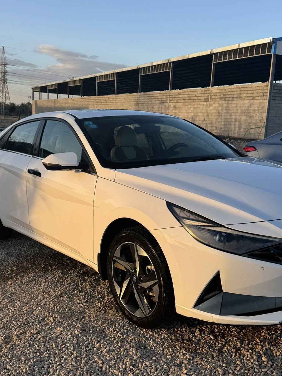 النترا 22 خليجي كفاله ماشيه 62 الف كيلو مواصفاته فول 1/1 اعلى شي ب الانترا فتحه صندوق ذكي 
مري شفط
حساس امامي خلفي 
3 وضعيات قياده 
مواصفاته معروفه اعلى شي فول للأخير 
سياره جديده أخت زيرو بأسمي تحويله هزه وسنويه جدد 2026 
سياره كربلا الحسينيه سعره ب 170 وبيه مجال 
للاستفسار اتصال 
***********
اتصل وتشلع عيوني
