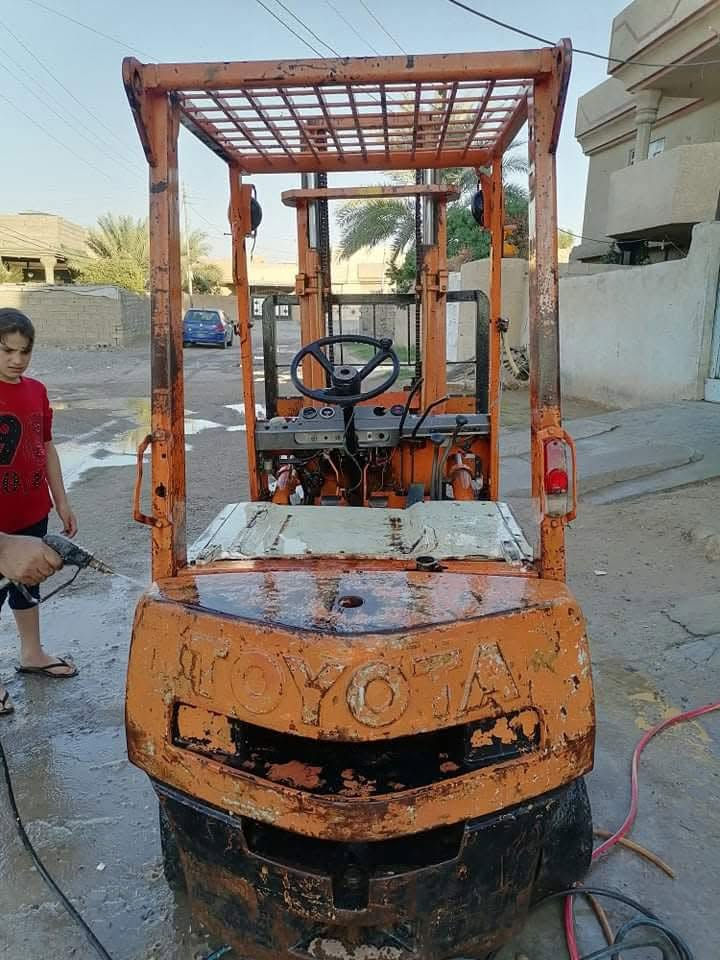 رافعه شوكيه 

جانت تشتغل واي عيب مابيها 

بس نتركت  ويحتاجلها ادامه 

كوم حديد  للبيع بمليون قفل 

رقمي ***********
