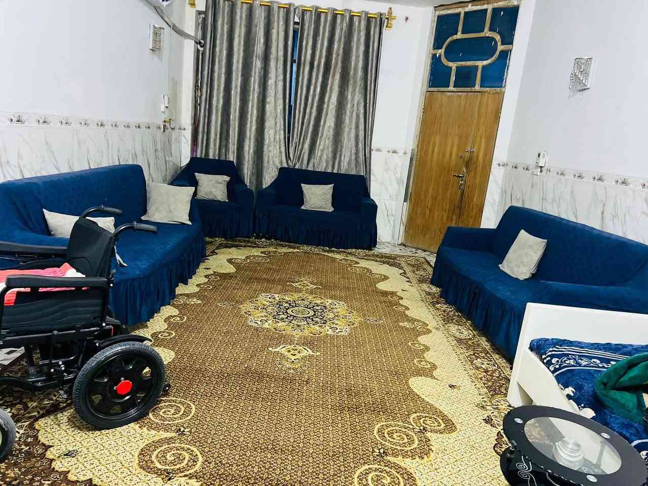 بيت للبيع طابو صرف بلاكرمين عل شارع العام 225 متر بي محلات ثنين تجاري يحتوي على طابقين الطابق الاول غرفه وصحيات وكليدور واستقبال ومطبخ ومناور والطابق الثاني 3 غرف نوم وكليدور وصحيات بلاكرمين نفس الشارع مال الوارث *********** للاستفسار لاتصال عله هذه الرقم
