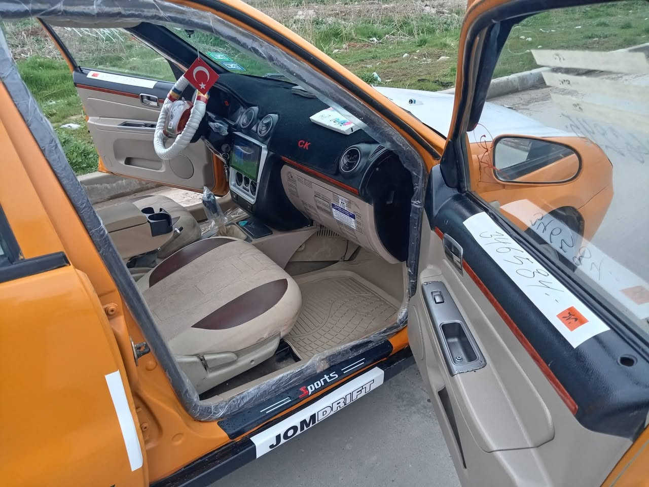 سي كي ٢٠١٢ رقم بغداد انكليزي بأسمي اني الشرعي هزه جديده سنويه 2031 شرط الوكالة والتحويل الهيئة والغرامات مصفره كابون بانزين بيها ورقي محرك كير شرط طخم تايرات جديد مصبوغه جماليه السعر ٤٢ وبيها مجال مكاني الايسر جمعيه حمورابي قرب أسواق الخظراء ***********.. *********** ابيع بس نقد وخاص ماجاوب
