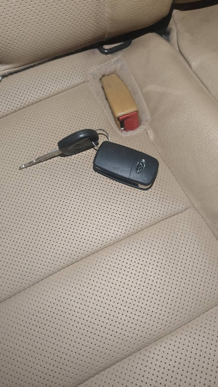 تيگو موديل 2013
فول واحد على واحد فد مرة نضيفة 
دبل سويج موجود من 2013
 قطرة صبغ ما بيهة ولا حادث ولا بارد 
السيارة ماشية قليل حيل
شرط المكينة جديدة حيل ما ينسمعلهة صوت 
والگير هم جديد حيل
باسمي انا الشرعي شرط التحويل
سنترلوك من الشركة شغال وموجود من تقفل حتى فتحة السقف  والجامان تنسد
تبريد ثلج يعني بارد حيل التبريد وضع شركة غازو الاصلي 
كشنات جلد من الشركة 
كلهة جديدة ما بيهة گلوب عاطل 
مواصفاتهة
 تدفئة بالكسنات
فتحة سقف
حساسات على البگ بلادية من الشركة
سنتر لوك هم شركة
بريك ABSمانع انزلاق
مري كهرب 
اربعة جام كهرب
بيهة سستم سماعات شرط درجة اولى 
شاشةHD
كامرةHD
سيارة احلى من الصور حيل حلوة الشراي يتصل غير متواجد على الفيس يتصل او يراسل واتساب
***********

السعر 69 وبيهة مجال للشراية
