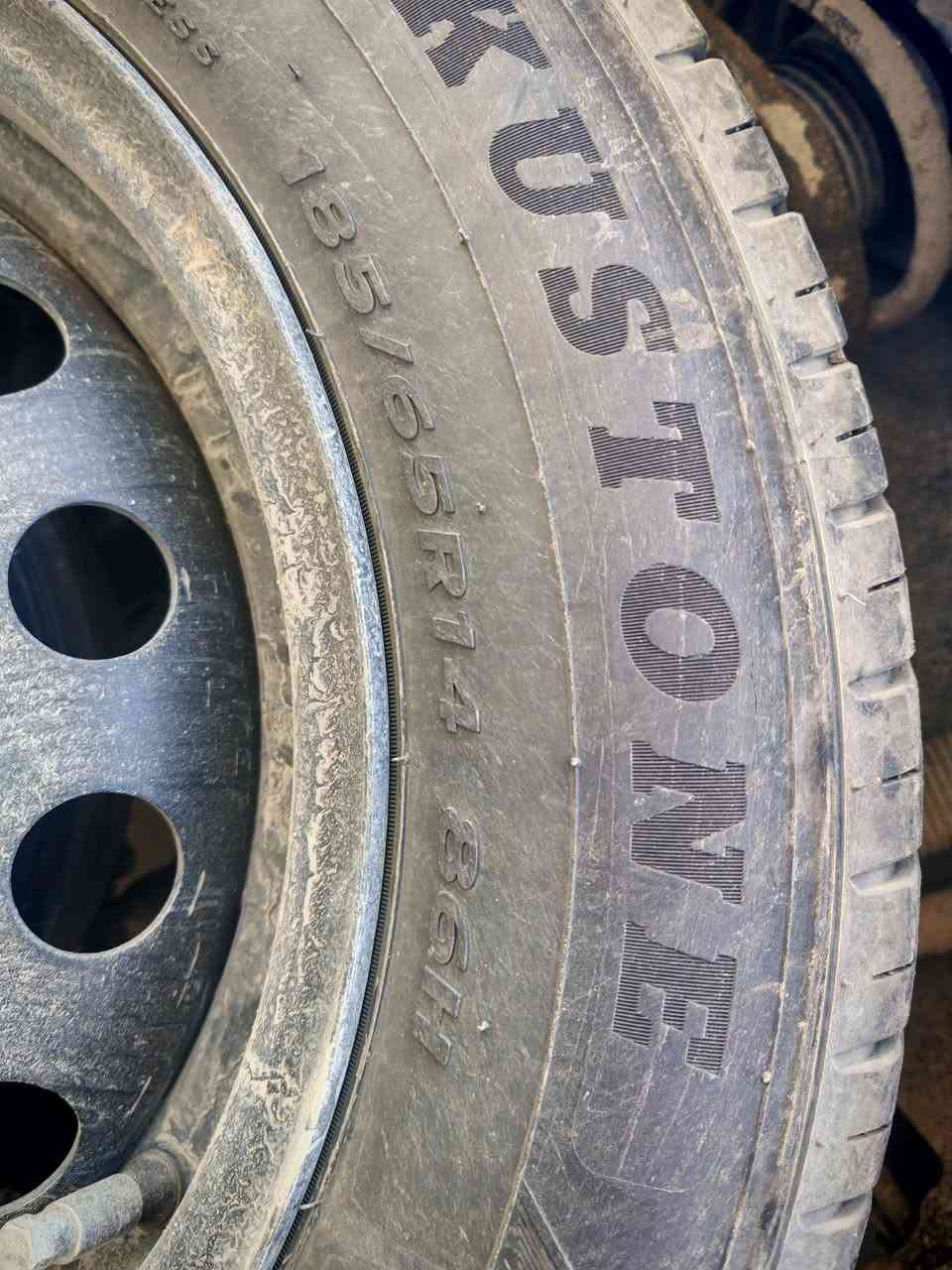 للبيع ويل + تايرات حجم 14 / 70 / 185 زوج التايرات الخلفي قبل اسبوعين شادو والامامي نضيف فوك النص تايرات وويالة كلش انظاف 
يرهم اكسنت و ريو و افيو و فكترا و أسترا و كاديت وبيجو وكثير سيارات 
بيع او مراوس بحجم 13 بنفس النظافة سعرهم 175 وبيهم مجال مكانهم الايسر


**إذا كنت صاحب هذا الإعلان وتريد حذفه لأي سبب، رجاءا أرسل رسالة إلى الدعم الفني**