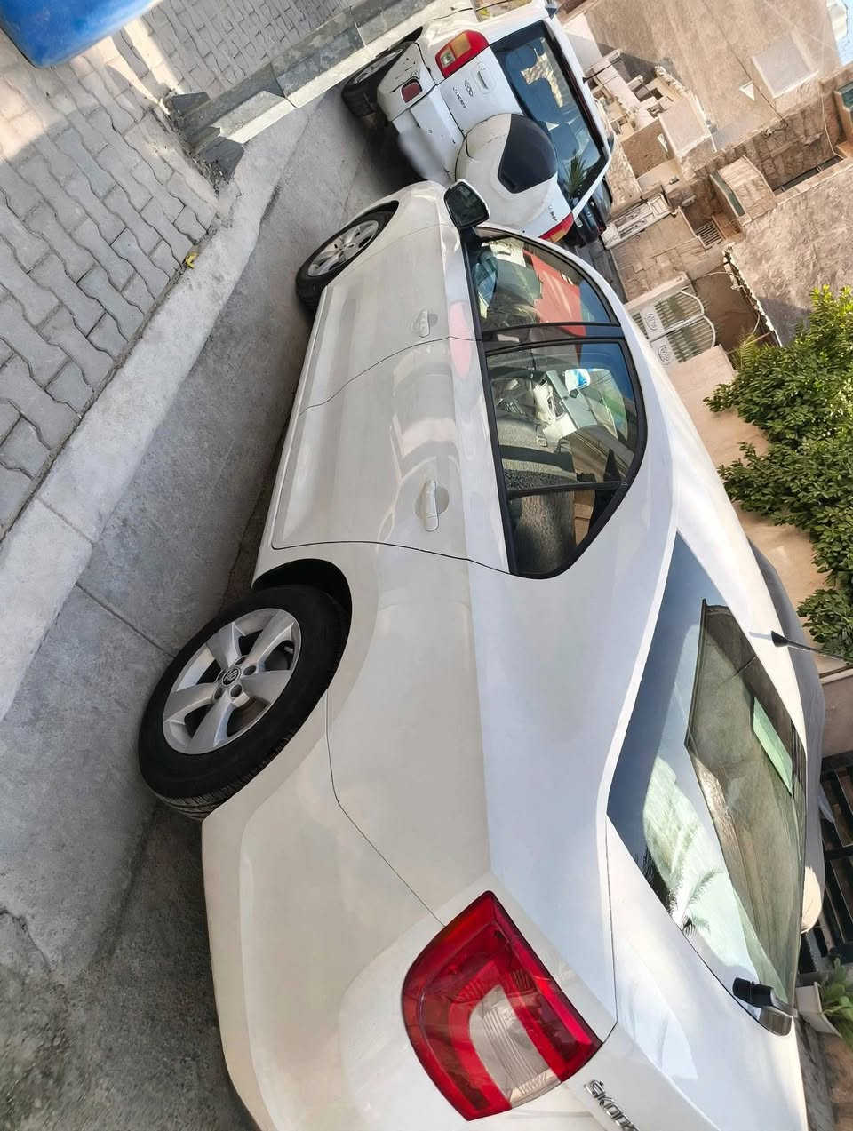 للبيع 🚗
النوع : سكودا رابيد - SKODA RAPID
الموديل : 2015
الصنف : فولكس واكن الاصلي

مواصفات السيارة :
✅ سيارة كلين حيل على وضع الشركة، ما بيها نقص برغي
✅ تبريد ثلج خير من الله ❄️
✅ منظومة لايت زنون 
✅ كير ومحرك بشرط الفحص
✅ تخم تاير جديد + باتري جديد
بس بارد بالباب على كد الشبر 
السعر ٩٠ ورقه بيها مجال 
المكان : بغداد
للاستفسار : ***********
