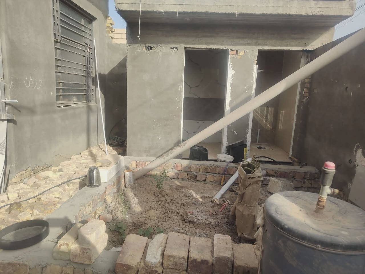 بيت للبيع طابو صرف  بناء جديد  يقع على ساحه 

عنوان سوق الشيوخ  حي العسكري  خلف مدرسه نهاوند

لاستفسار والتواصل خاص او على الارقام لتاليه

حسين/***********  او ***********

نستقبل كافه العروض الطابو والزراعي بيع وشراء في جميع مناطق سوك الشيوخ في مكتب حجي خير
