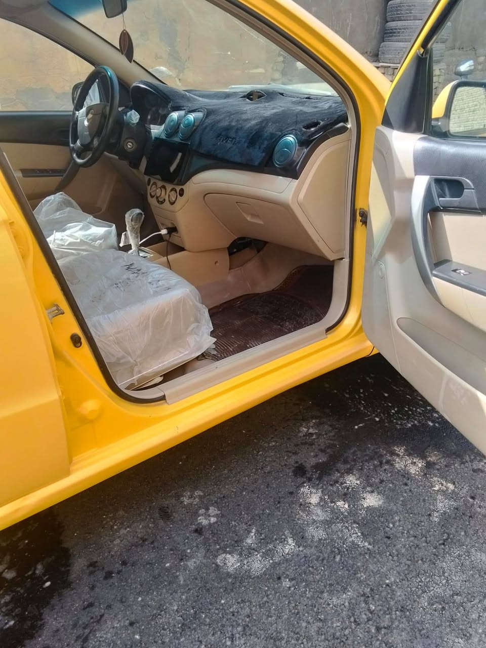 السلام عليكم ورحمة الله وبركاتة
سياره افيو 2011
خليجي كفاله عامه مصفره هيئه وغرامات 
رقمها واسط 
سياره جاهزه حداده كير مكينه  تخم تاير تدفئه تبريد 
منظومه زينون جديد 
شاشه تاب اندرويد 
تحكم بل مري 
السعر 65 
رقم الهاتف ***********///***********
