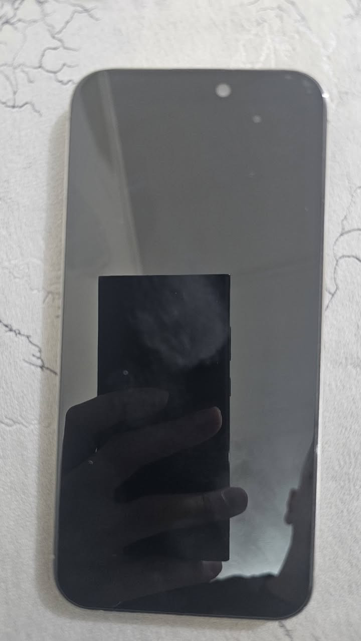 للبيع 15 برو ماكس نموذج M ممفتوح بطارية 87 فقط بي نقطة بالشاشة ومماثرة على اللمس ولا كلشي راسلني واتساب ***********
