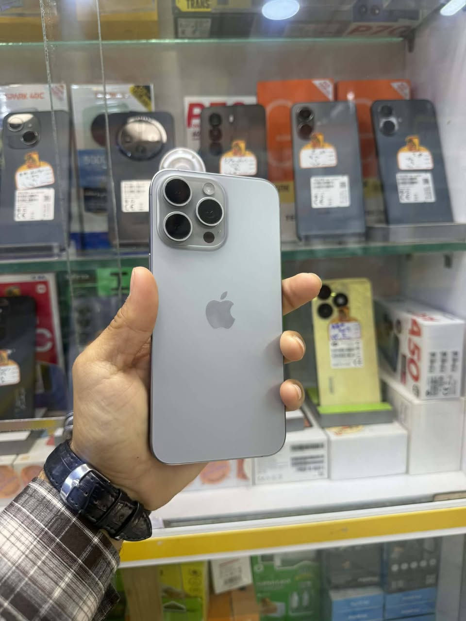 ايفون 15بروماكس شرق اوسط ذاكره 512 بطاريه 91 مكفول السعر 1190 /*********** بي وات ساب
