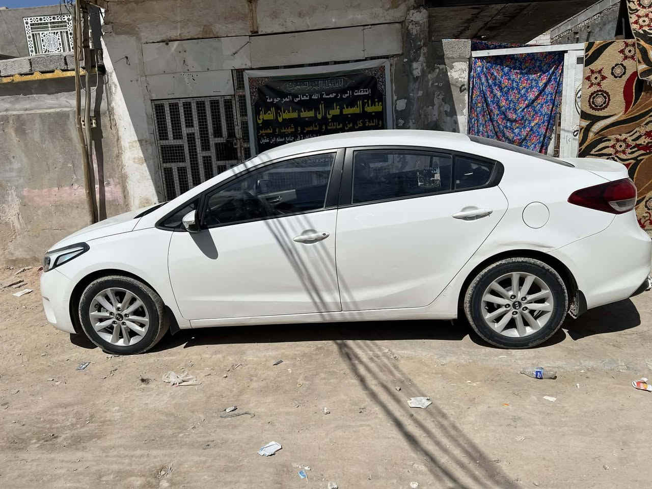 السلام عليكم
سيراتو موديل٢٠١٧
مكفوله من الصبغ والتبديل ماعدى بارد بين البابين جهه السايق والدور مال جاملغ
ماشيه ١٤٠
نص فول تحكمات ستيرن مانع انزلاق5 ويل كب 
مكينه 1600
كير ومكينه خير من الله
السعر 130وبيها مجال قليل
المكان النجف 
للاستفسار على الرقم فقط 
***********
مكلف بالنشر
