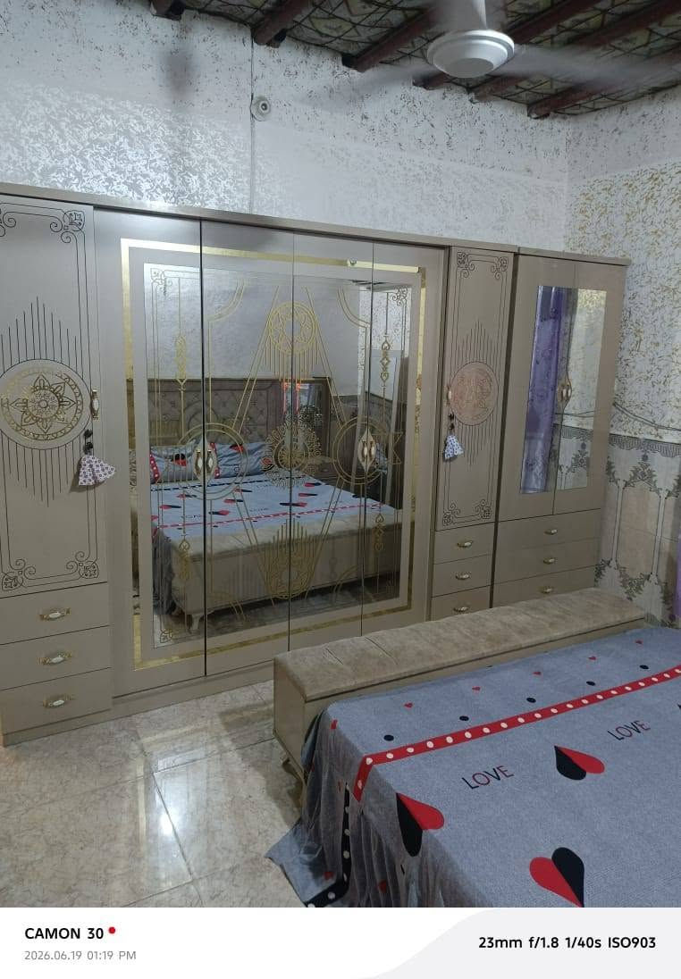 السلام عليكم غرفه خشاب للبيع جديده تاريخ 28 السعر واحد وميتين وبيه مجال للشراي ***********
