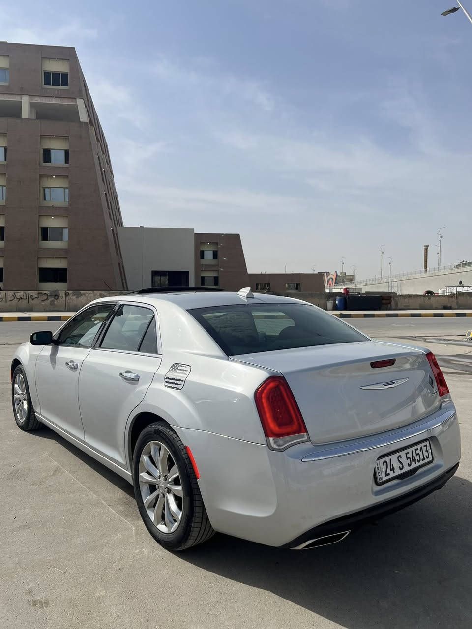 🪬 اوباما 2020c وارد كندي رقم  دهوك جديد اصل اصل🪬
3 قطع صبغ جاملغين وبنيد بدون دواخل بدون لغد ايرباك مرجعينه سستم 

              اللون سلفر مميز

                  الموديل 2020  اصل

المسافة المقطوعة 130km

حجم المحرك 3600

مواصفات السيارة:-

*بانوراما

* مصابيح امامية زنون مع  بلوجكترLED . 

* ويل قياس 19 أنج . 

* شاشه كبيرة مع نظام ملاحة نفكيشن GPS . ابل كاربلي

* كراسي جلد

* مقاعد أمامية كهربائية عدد 2 .  . 

* مقاعد أمامية تبريد وتدفئة . 

* مقاعد خلفية تدفئة . 

* تشغيل عن بعد .  . 

* تدفئة ستيرن . 

* محدد سرعة .  . 

* كاميرا خلفية 

* دخول ذكي (بصمة) .
الاستفسار 
***********
مكان السيارة ناصرية 
السعر 220$
