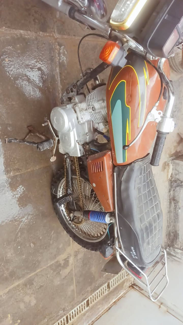 السلام عليكم
للبيع دراجة نامة موديل2023 رقم اسود الدراجة ما نقصها برغي السعر 650 بيع مستعجل لتواصل الفوري *********** ..
