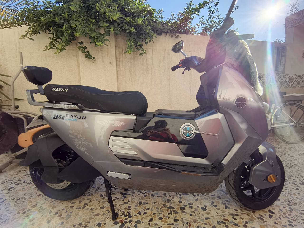 السلام عليكم..... اخي أقرأ تفاصيل الدراجه وشوف. واتصل حياك الله
DAYUn

دراجه وكاله

بطاريه ليثيوم

...50...

امبير ... السرعه ...98 ..... .... تقطع

بل شحنه

مسافه اكثر من 70 كيلو ..

الواحده ... نظام ...APS... أمامي

خلفي .. مخرج ،،_USP اطارات أمامي خلفي جوبلس... دسك

أمامي خلفي .. بصمتين.... سويجين.... الدراجه جديده نظافه %100 .. مكفوله ... وضع وكاله عدد التحويلات .....R1 R2 R3 شلعه بطناش وشرط الفحص والأيقاف الذاتي عند امتلاء البطاريه.... دراجه بعدها داخل ضمان دراجه صار لها شهرين عندي
دراجه ماخذها مليون و٧٠٠
السعر .. مليون و 500) بيه مجال .. مكاني بغداد الغزاليه

*********** الشراي يتصل متوفر وتساب أو لاتصال على الرقم
