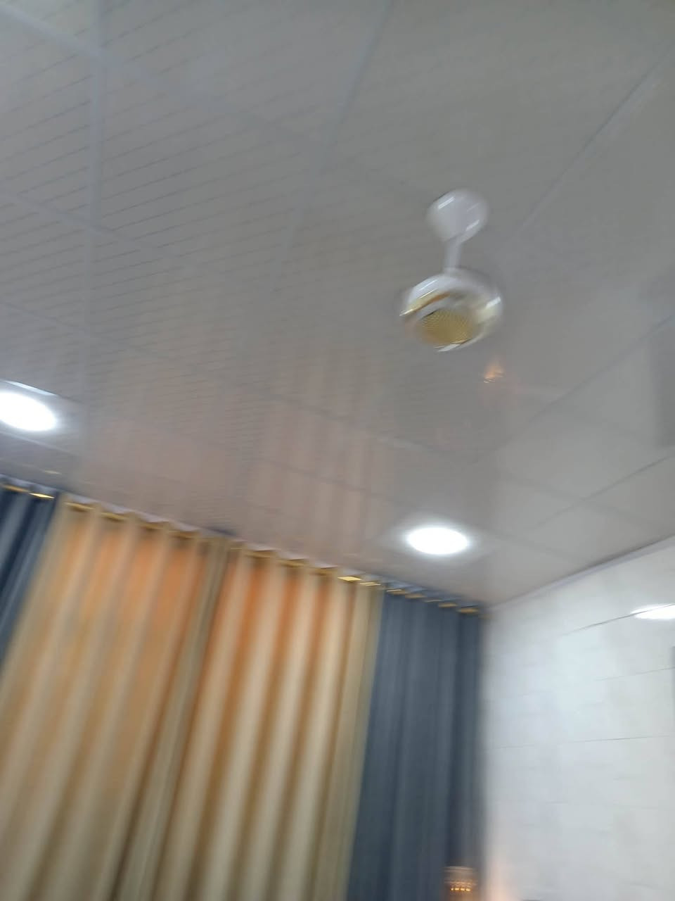 السلام عليكم 
دار للبيع المكان بكرلي التقسيم الجديد قرب بيت اشكح 
المساحه 300م طابو زراعي سند السعر 130
*********** أي ستفسار أتصل أو تتفضل خاص 🏫 وبيك خير وتدلل بيت كامل الخدمات مى كهرباء وتبليط بابكم
