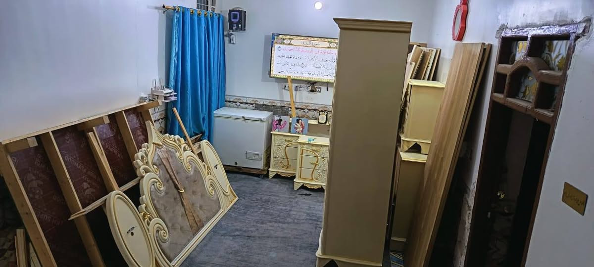 سلام عليكم غرفة عراقي بتصميم تركي تتكون من كنتور6أبواب وزاوية طلاكتين مع ملحق داخلي في الكنتور والزاوية مع ميز بلازممة وجرباية ومراية الغرفة عملاقة جدآ واستعمال بسيط للشراي إتصل على رقم ***********
