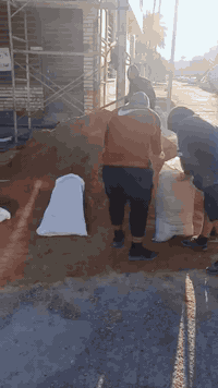 تصعيد مواد • على الظهر • مواد بناء