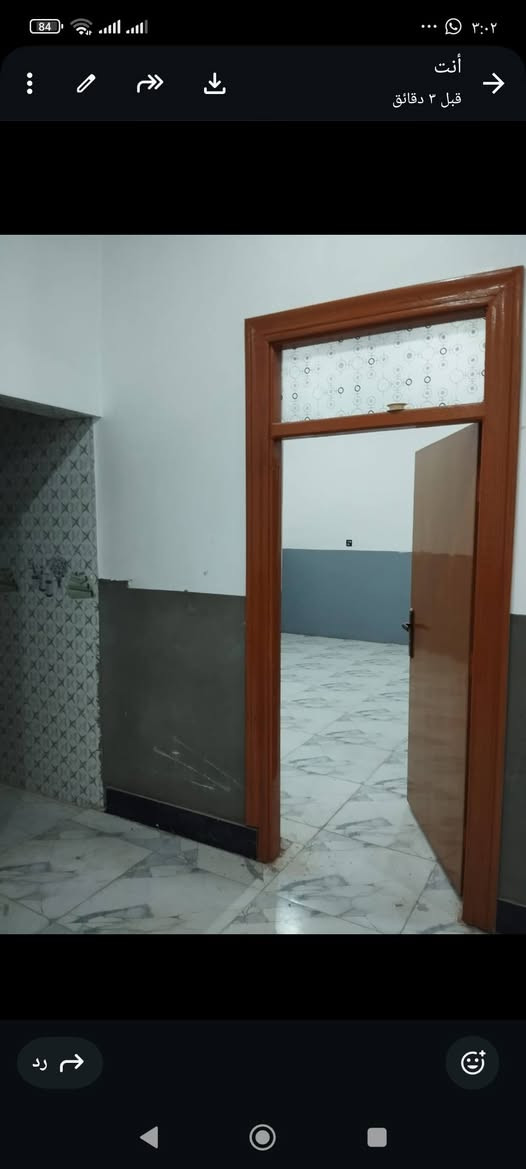السلام عليكم بيت 210طابقين بي ٤غرف وصاله وستقبال مطبخ غرف سويت بي ملحق مشتمل داخل البيت  غرفه وصاله ومطبخ وصحيات طابق الول طابوك طابق ثاني فرمستون بيت نضيف سقف ثانوي وسراميك نضيف البيت على شارعين مكان البيت براكيه شارع المطار الجديد بشارع السبيس شارع المقرنص ***********سعر سبعين وبي مجال@
