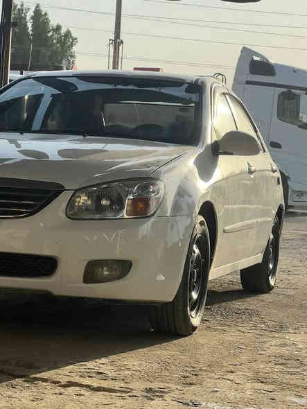 السلام عليكم 
كيا سيراتو موديل 2009 مكفوله من تبديل صبغ داير خلفي مال خياس وبارد بسيط رقم بغداد بسمي نكليزي هزه وسنويه كله جديد تخم تاير تبريد جاهزه سياره مكينه بيه بخار مكاني حله /***********سعرها 93
