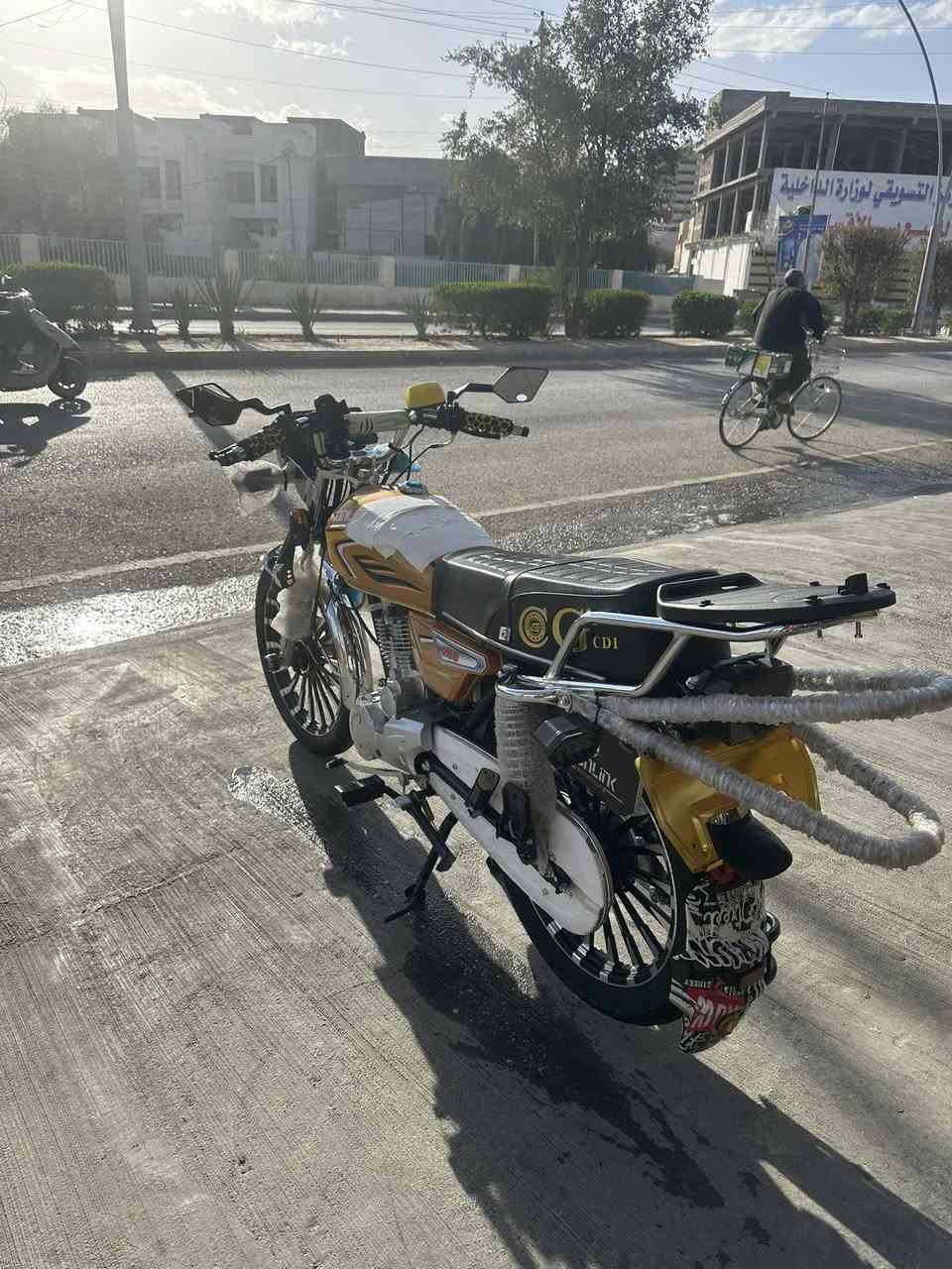 يالله شباب دراجه سونك للبيع محرك 200ضاغطه وسنجيل  دراجه جديده بعده نضيف وأحلى من الصوره ما صار هوايه من شديته بعده مماشيه هوايه المكان الرمادي البو فراج السعر مليون 50وبيه مجال للشراي مليون 50شباب الميعجبه لا يدخل ولا يعلق اوكي الاستفسار ***********
