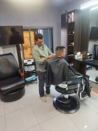 خليك بيتك ونه اجيك وين متكون ماعليك بس الاتصال على الارقام التاليه (٠٧...