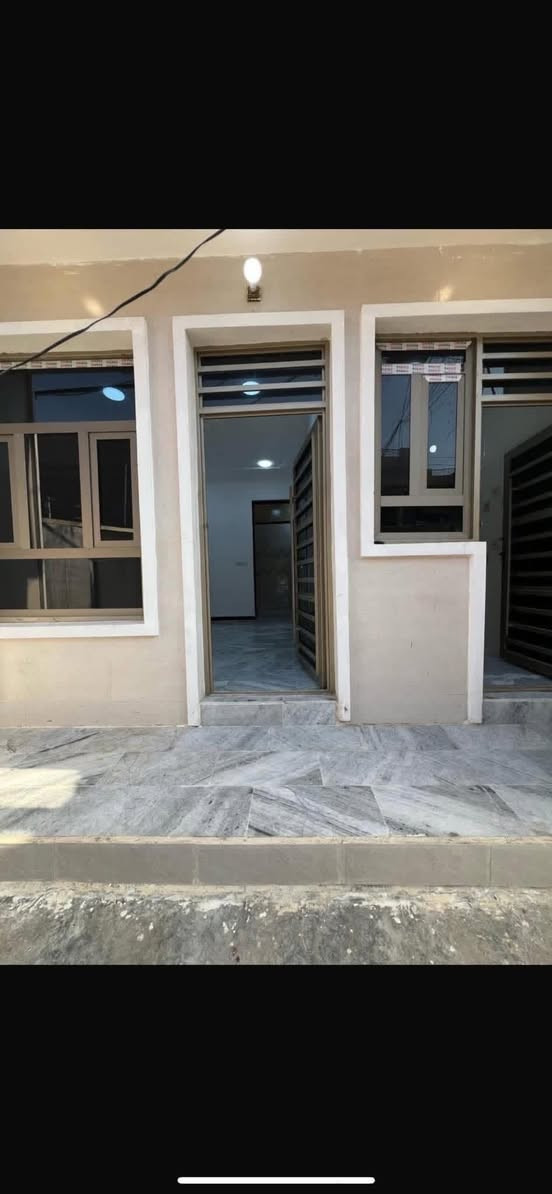 مشتمل #للبيع المساحة ٣٨م واقع حال ٤٨ م
الواجهة ٥.٤٠   /النزال ٩
مدخلين 
يحتوي على #استقبال#مطبخ #٢غرف نوم
حالياً مؤجر
الموقع 📍الشعب حي التجار مقابيل جامعه الامام الكاظم 
للأستفسار آكثر الأتصال على الأرقام ***********
القريشي  للوساطة العقارية
