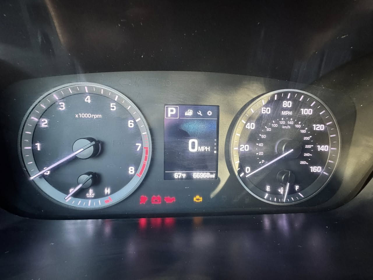 سوناتا 2017 أمريكي
ضررها بسيط الدعامية الامامية كما موضح بالصورة 
محرك GDI 2400
نظيفة جدا وخاصة من الداخل وذات نصبة مميزه 
باسمي ثاني يوم مداور تفيد الجناي لان على ايدي من دبي الى العراق. 
ماشيه 66000 ميل
العنوان الحلة 
***********
السعر 13500 $ وبيها مجال بسيط
