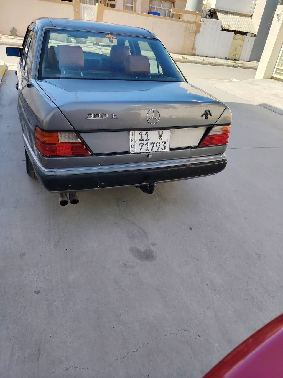 مارسدس دب 300
موديل ٩١.سياره حلوة.
تبريد. صدر امامي خلفي جديد 
قواعد  دبل بلاد 
مكينه 2500.بطه
السعر 58.بيه مجال للطيبين 
العنوان ديالئ جلولا 
***********
