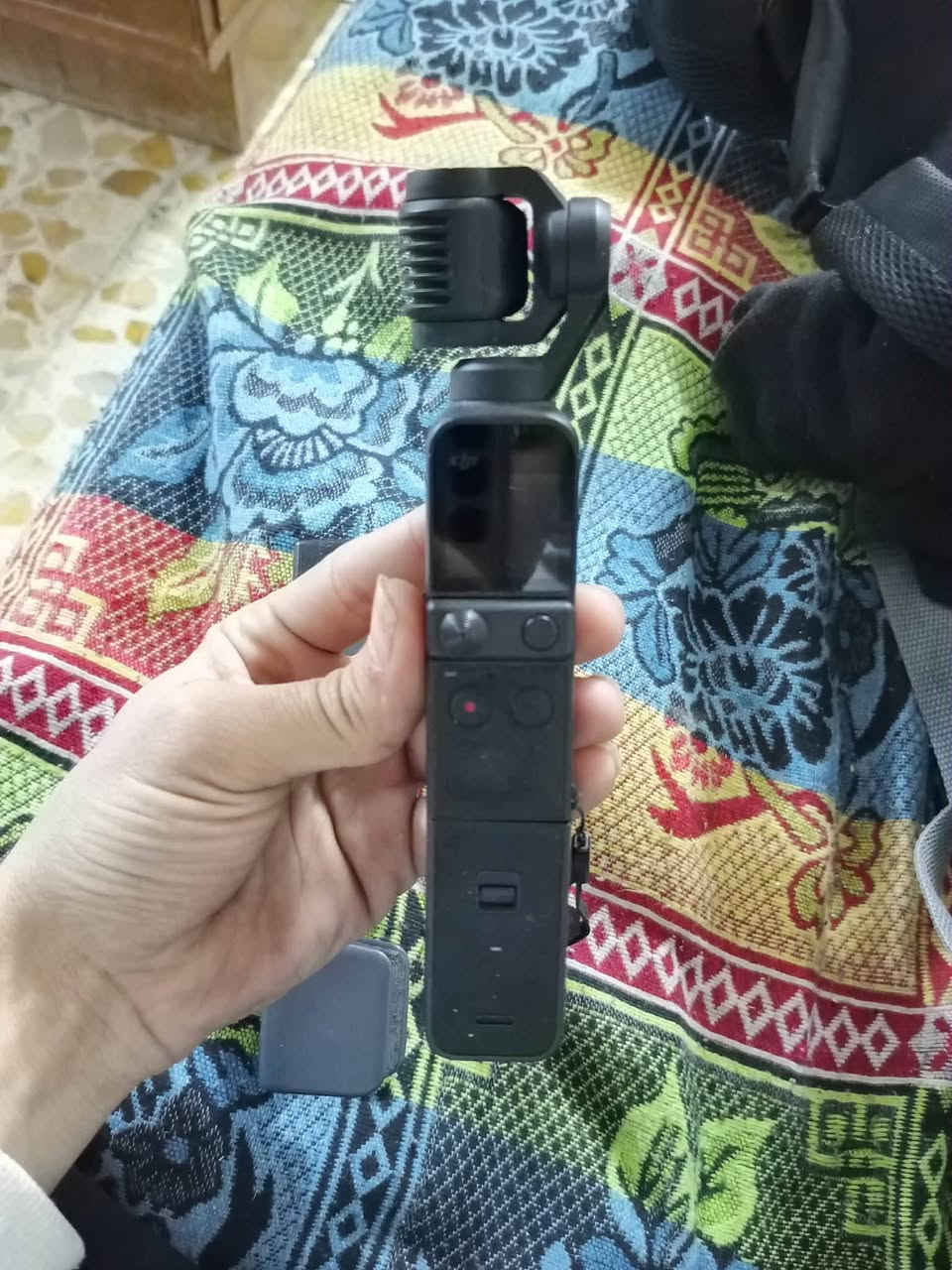 سلام عليكم شباب اوزمو بكت 2 كومبو وياها مايك وبل بطارية وعدسة جاهز نضافة كدامك ***********
