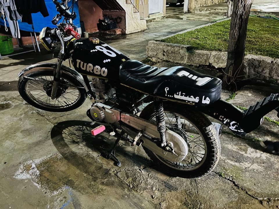 السلام عليكم 
دراجه انتنس مكينه شرط برغي ما مفتوح موديل 20 مكفولة من كلشي شرط شلعه ومعدل ع ال3 ترفع مال جنايه تأخذها ما تصرف عليها ربع شاصي شرط وايرمنيه شغاله الدراجه فوول 🔥☄️.
 سعر 650 وبيها مجال خاص مفتوح 

 *********** هاتف☄️
