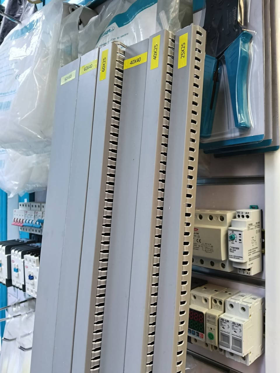 شركة صميم الطاقة 
تري كيبل بدون لاصق درجة اولى
الكمية محدوده/***********
