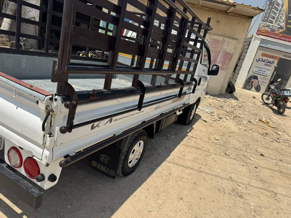 سلام وعليكم كيا نثية للبيع رقم بغداد باسمي السيارة ما ناقصة لو برقي واحد وبلواقع احلى بعد *********** موديل22
 ‏مكاني بغداد سعر147
