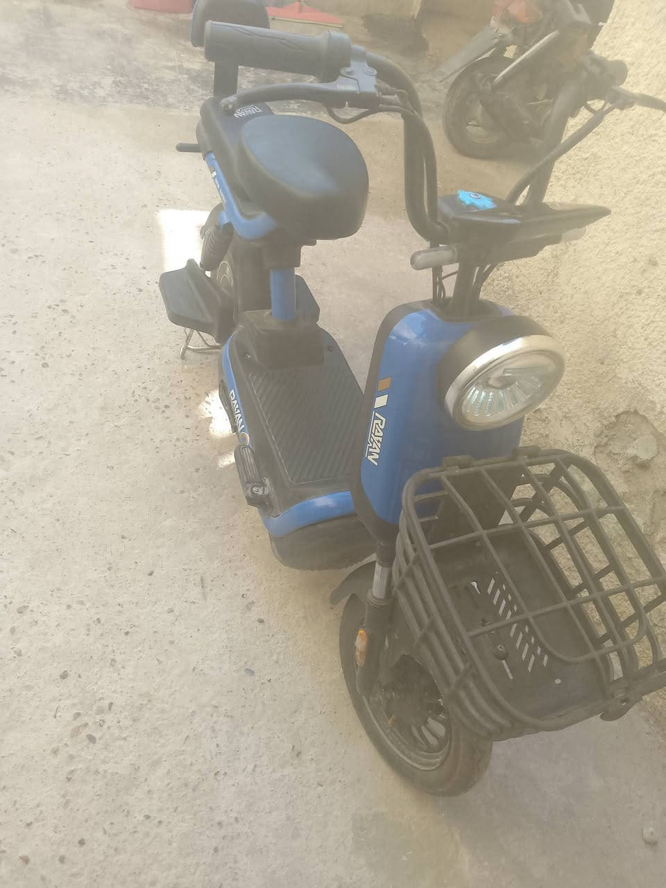 سلام عليكم عندي دراجه شخن ريان للبيع حجم 14 نقص جوب لز بس سعره 160 بيها مجال بكاني شهداء لبياع


**إذا كنت صاحب هذا الإعلان وتريد حذفه لأي سبب، رجاءا أرسل رسالة إلى الدعم الفني**