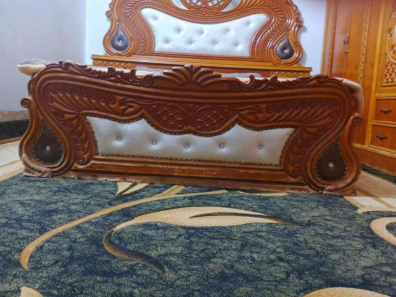 السلام عليكم 
غرفة نوم للبيع 
سعره 650الف بي مجال 
رقم الهاتف ***********
